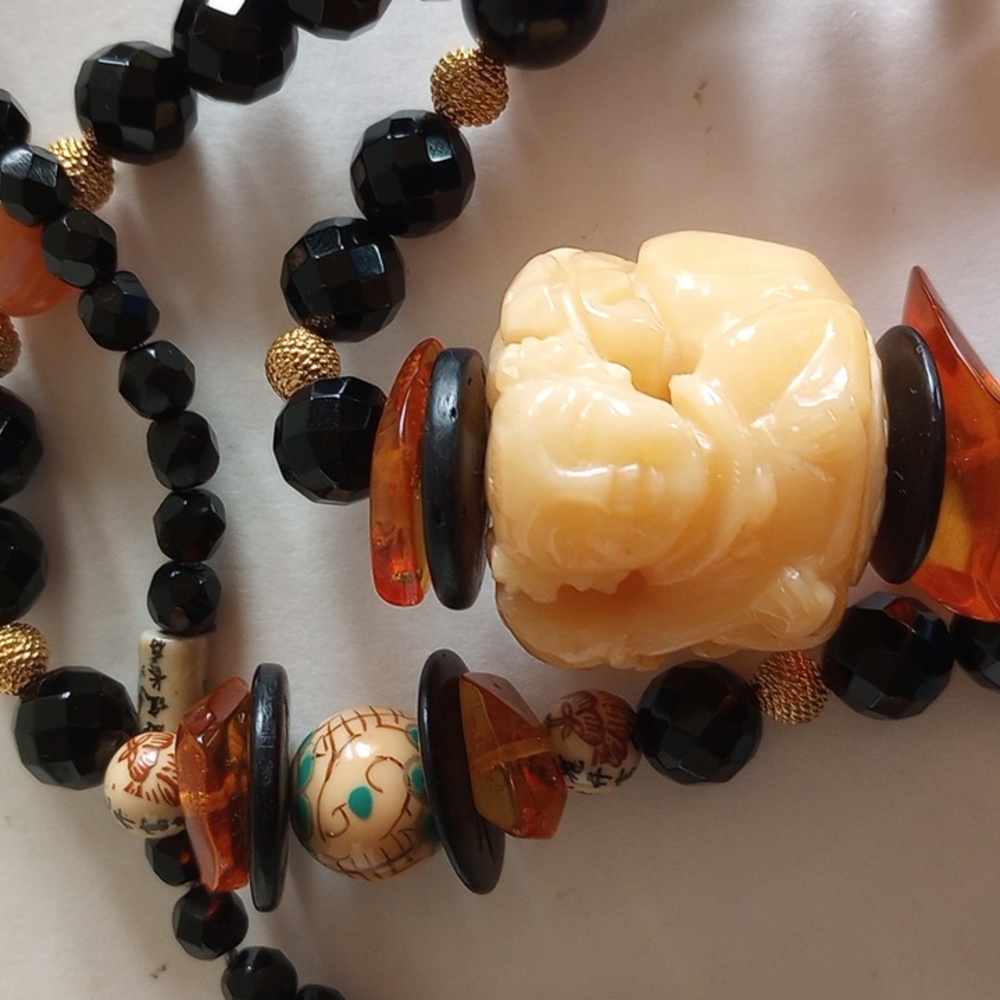 ORIENTAL NETSUKE HAND CARVED LUCKY FISHERMAN NECKLACE AMBER PAINTED PORCELAIN 32